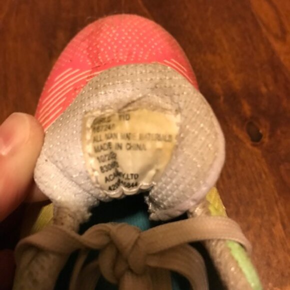 Brava Rainbow Soccer Cleats Size 10 and Pink Shinguards Bundle - Picture 5 of 8